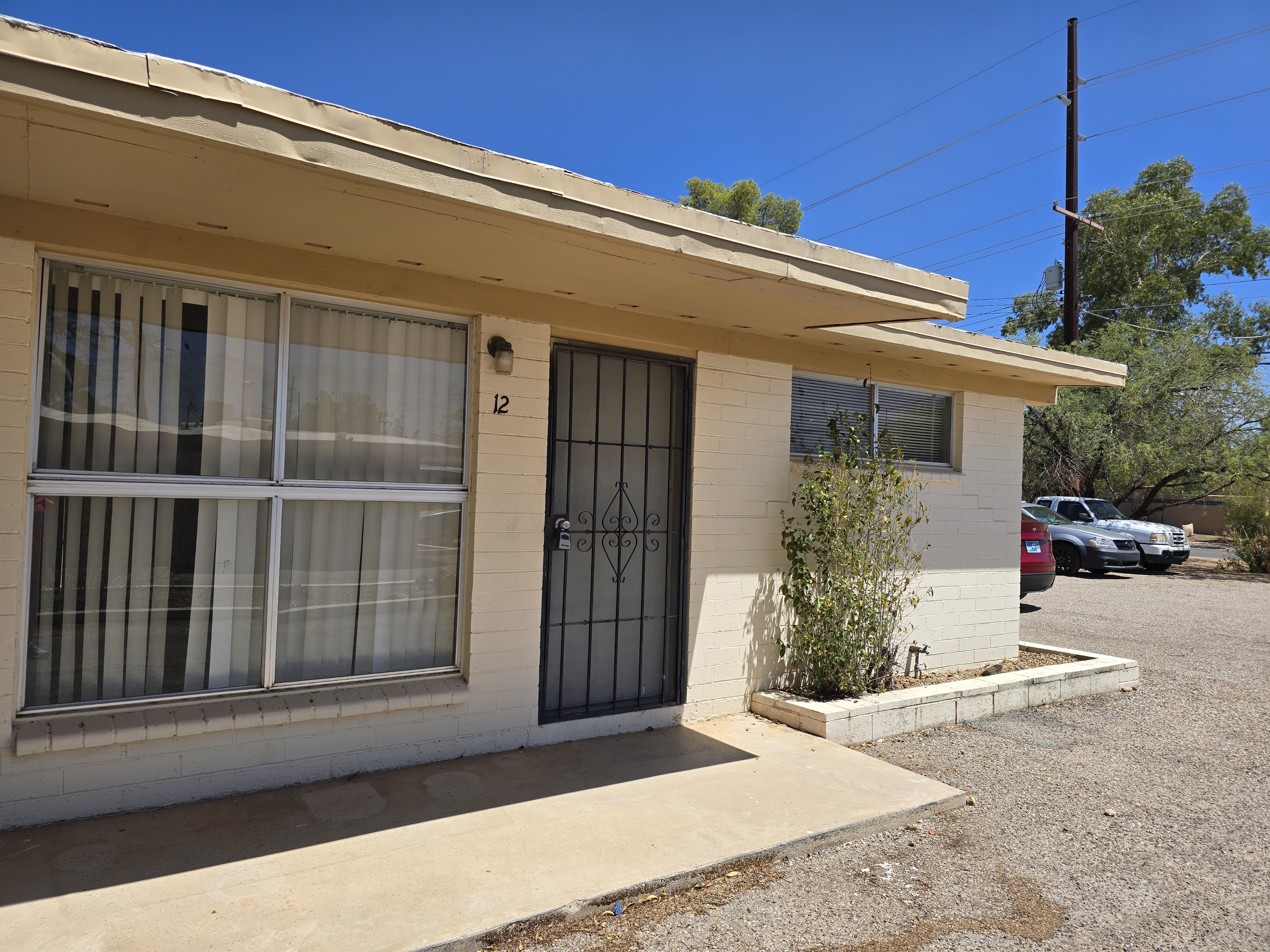 3423 East Flower Street - 12